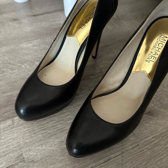 MICHAEL Michael Kors Hamilton Platform Pumps Black 6.5 - Picture 2 of 9